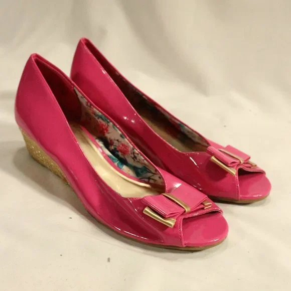 LIV & MADDIE Pink Patent Leather Bow Front Peep Toe Wedges Size 6 - Picture 8 of 10